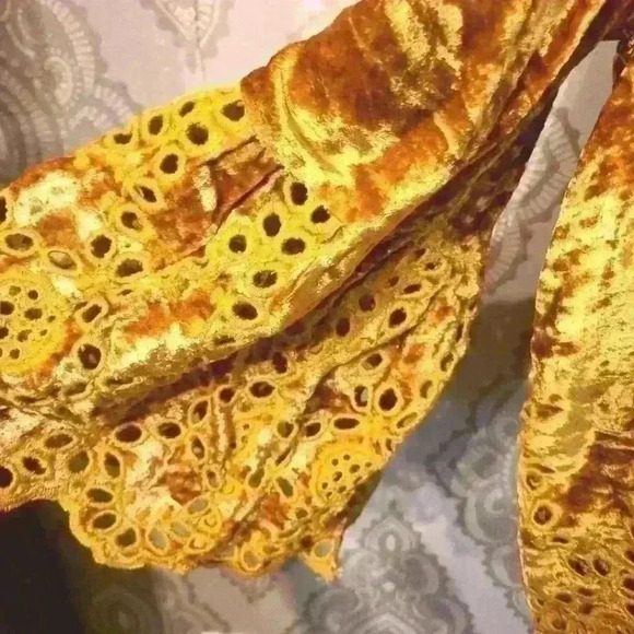 John Mark Smocked Velvet Eyelet Off Shoulder Long Marigold Top Blouse M - Picture 3 of 5